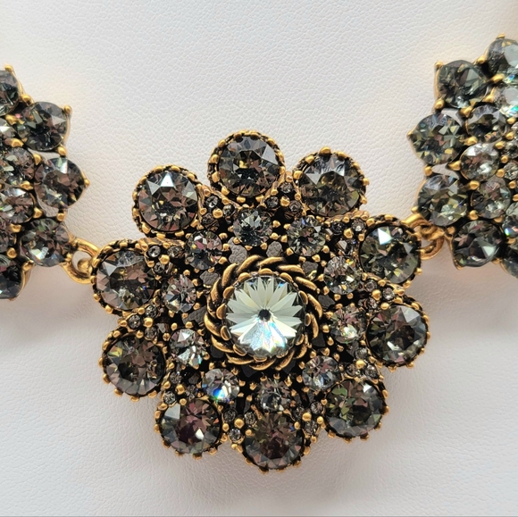 Oscar de la Renta Gray Diamond Swarovski Crystal Flower Statement Necklace - Picture 9 of 12